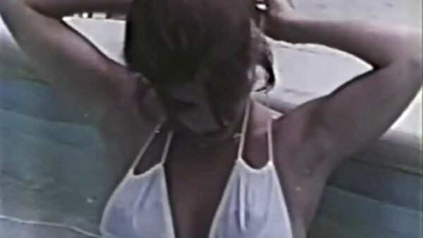 دارسی تایلر کثیف بلوند فیلم سکسی بامادر درحمام بوسومی با یک مرد سیاهپوست کار پای تنومندی انجام می دهد